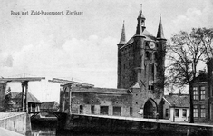 ZM-1957 Zierikzee. Zuidhavenpoort stadzijde, met ophaalbrug.