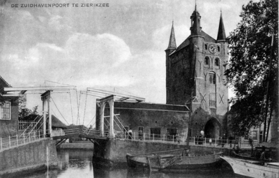 ZM-1963 Zierikzee. Zuidhavenpoort stadzijde, met ophaalbrug.