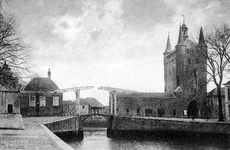 ZM-1972 Zierikzee. Zuidhavenpoort stadzijde, met ophaalbrug.
