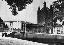 ZM-1993 Zierikzee. Zuidhavenpoort stadzijde, met ophaalbrug.