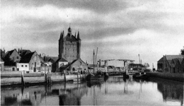 ZM-2005 Zierikzee. Zuidhavenpoort, gezien vanaf de Nieuwe Haven.