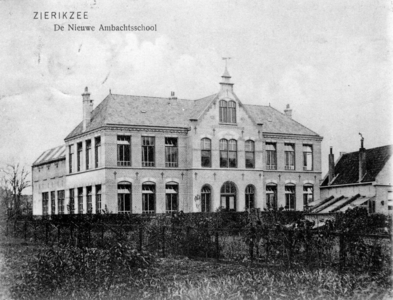 ZM-2114 Zierikzee. 't Vrije. Ambachtsschool.