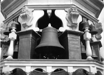 ZM-2579 Zierikzee. Meelstraat. Carillon in de stadhuistoren.