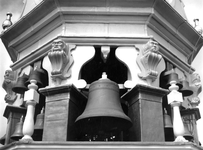 ZM-2583 Zierikzee. Meelstraat. Carillon in de stadhuistoren