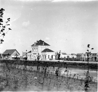 ZM-2745 Zierikzee. Grachtweg. RTM Station. Vroeger Stoomtramstation, op deze foto is het busstation.