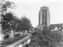 ZM-2870 Zierikzee. Sint Lievens Monstertoren, met Karnemelksvaart.