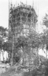 ZM-2925 Zierikzee. Slingerbos. De in aanbouw zijnde watertoren, in 1930 gereed gekomen, gebouwd naar een ontwerp van ...