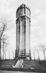 ZM-2929 Zierikzee. Slingerbos. De uit 1930 daterende watertoren, gebouwd naar een ontwerp van ir. A.J Ilcken, werd op ...
