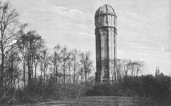 ZM-2930 Zierikzee. Slingerbos. De uit 1930 daterende watertoren, gebouwd naar een ontwerp van ir. A.J Ilcken, werd op ...