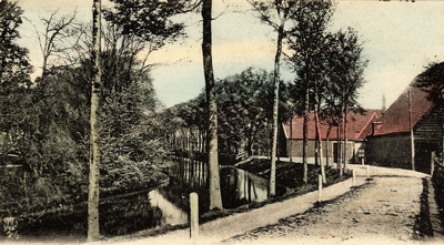 ZS-0191 Zierikzee. Grachtweg met Zoete Gracht. Rechts de boerderij van de familie Van der Wekken.