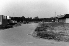 ZS-0255 Zierikzee. Haringvlietplein. Links het PTT sorteercentrum; rechts de bibliotheek De Stolpe .