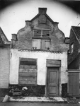 ZS-0608 Zierikzee. Korte Nobelstraat. Oud geveltje, afgebroken in 1909.