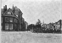 ZS-0628 Zierikzee. Kraanplein (links)/ Havenpark zz. Op de hoek: de koper- en blikwerkerij van Dingeman Timmerman (1869).