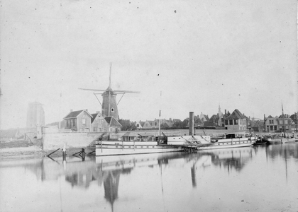 ZS-0782 Zierikzee. 't Luitje. Voor de wal de 'Stad Zierikzee (1 of 2)' van de Zierikzeesche Stoomboot-Maatschappij, ...