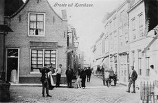 ZS-0858 Zierikzee. Melkmarkt, hoek Dam. Op de voorgrond: café 'De Goede Verwachting ' van J. Kort (Dam 23).