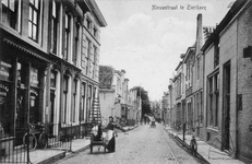 ZS-0935 Zierikzee. Nieuwe Bogerdstraat V.l.n.r: C 196 (thans nr. 58) de kruidenierswinkel van Hubertus Pieter Jacobi en ...