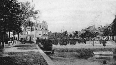 ZS-1233 Zierikzee. Oude Haven met gezicht op het Kraanplein.