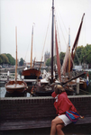 ZS-1269 Zierikzee. Gezicht vanaf het Kraanplein op de Oude Haven. Oude schepen in de Museumhaven.