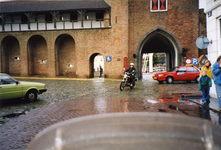 ZS-1276 Zierikzee. Kruising Oude Haven, Zuidhavenpoort en Nieuwe Haven (rechts).