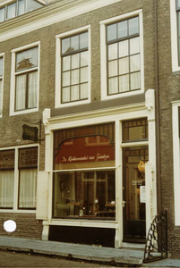 ZS-1391 Zierikzee. Poststraat. De Klokkenwinkel van Zierikzee , van de familie Stenhuis.