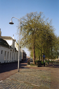 ZS-1415B Zierikzee. Poststraat 45. Burgerweeshuis met Wilhelminalinde.