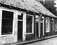 ZS-1518 Zierikzee. Sint Anthoniesdam. Onbewoonbaar verklaarde huizen.