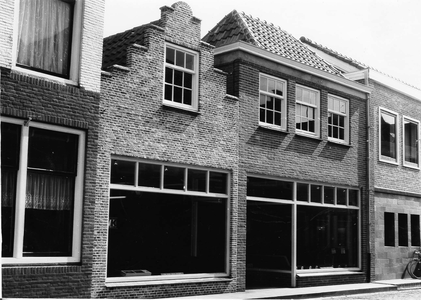 ZS-1552 Zierikzee. Sint Domusstraat. Woninginrichting - Stofferderrij van de fa. Johannes den Boer.