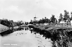 ZS-1810 Zierikzee. Wandeling (links) / Laan van Sint Hilaire.