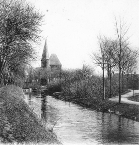 ZS-1896 Zierikzee. Zoute Gracht met Nobelpoort.