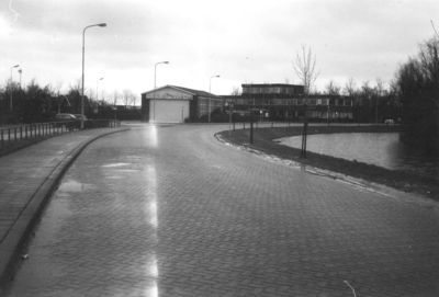 ZS-2093 Zierikzee. Grachtweg. Voormalig R.T.M./Z.W.N. gebouw. Busstation.