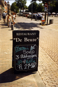 ZS-2115 Zierikzee. Havenplein. Reclamebord restaurant De Beuze .