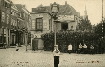 ZS-2142 Zierikzee. Gezicht vanaf het Havenplein naar de Appelmarkt. Links 'Patisserie Moderne' van Willem Arnold, ...