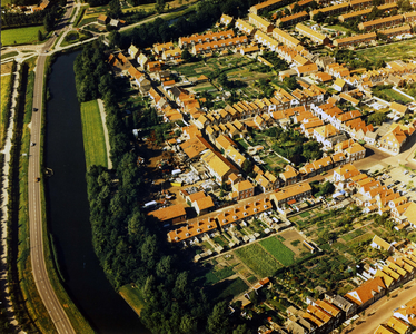 ZZE-0092 Zierikzee. Het noordwestelijk deel van de stad: omgeving Karnemelksvaart, Varremarkt, Lammermarkt en Gravenstraat.