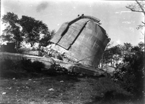 ZZE-0861 Zierikzee. Slingerbos. Ruïne van de uit 1930 daterende watertoren, gebouwd naar een ontwerp van ir. A.J ...