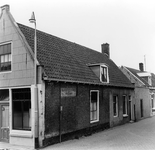 ZZE-1123 Zierikzee. Hoek Pieterseliestraat / Bagijnestraat. Tot 1962 winkel en werkplaats van schoenmaker Jacob Pieter ...