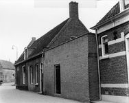 ZZE-1124 Zierikzee. Hoek Pierseliestraat / Bagijnestraat. Tot 1962 winkel en werkplaats van schoenmaker Jacob Pieter ...