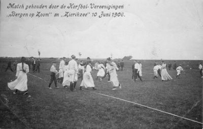 ZZE-1315 Zierikzee. Korfbalwedstrijd tussen korfbalverenigingen Bergen op Zoom en Zierikzee .