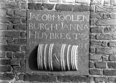 ZZE-1360 Zonnemaire. Hoek Breedveld. Afgebeeld is een meekrapvaatje. Tekst: Jacob Moolenburgh - Janna Huybreghtz., 1785 .