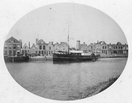 ZZE-1545 Zierikzee. Nieuwe Haven. Vertrek 'Zeeuwsche Spoorboot No. 2'.