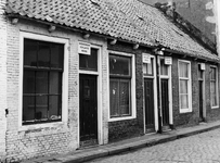 ZZE-1680 Zierikzee. Sint Anthoniesdam 6-12. Onbewoonbaaar verklaarde woningen; gesloopt januari 1980.