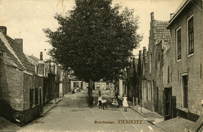ZZE-2163 Zierikzee. Breedstraat, gezien richting Bagijnestraat.