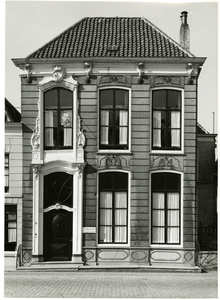 ZZE-2256 Zierikzee. Havenpark D 407. In de 19e eeuw in het bezit van de rijke familie De Jonge. Hier woonde o.a. Johan ...