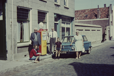 ZZE-2592 Zierikzee. Korte Nobelstraat. Benzinepomp en taxibedrijf