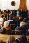 ZZG-0133 Zierikzee. Trouwzaal stadhuis Meelstraat. Huldiging van schrijfster Thea Beckman.