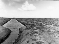 ZZG-0167 Zierikzee. Bouwrijpmaking Poortambacht VII, met windkerende dijk, bestemd voor het aanbrengen van beplanting.