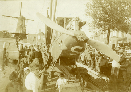 ZZG-1313 Zierikzee. Nieuwe Haven. Transport Engels militair vliegtuig, Airco DH-9 (Berwick) D7336 S , RAF 108 Sq., van ...