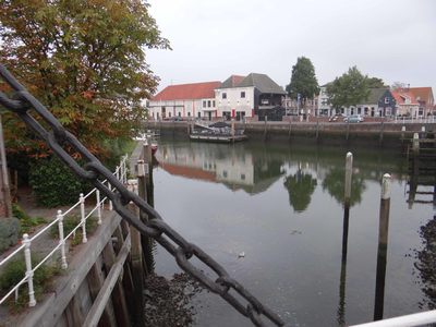 ZZG-1604 Zierikzee. Eerste binnenbrug. Witte bruggetje, met gezicht op de gebouwen van de voormalige Zierikzeese ...