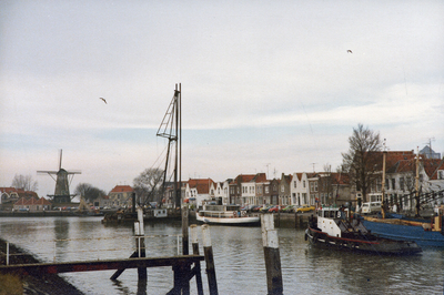ZZG-1838 Zierikzee. Nieuwe Haven/Engelse Kade. Vervanging van de brug bij de Zuidhavenpoort. Uitzicht Nieuwe-Haven ...
