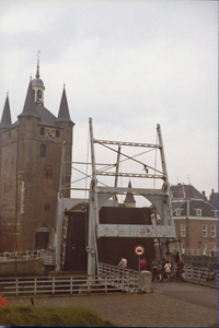 ZZG-1839 Zierikzee. Nieuwe Haven/Engelse Kade. Vervanging van de brug bij de Zuidhavenpoort. Hier een van de laatste ...
