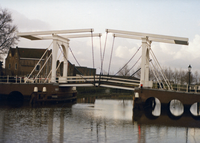 ZZG-1929 Zierikzee. Nieuwe Haven/Engelse Kade. Vervanging van de brug bij de Zuidhavenpoort. De nieuwe brug